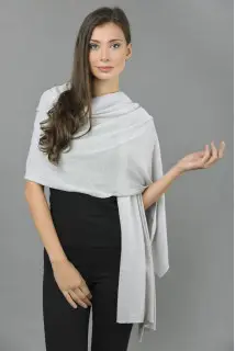 Chal de punto de Cachemira pura en azul hielo