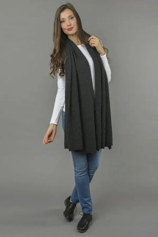 Châle tricoté pur cachemire en gris charbon