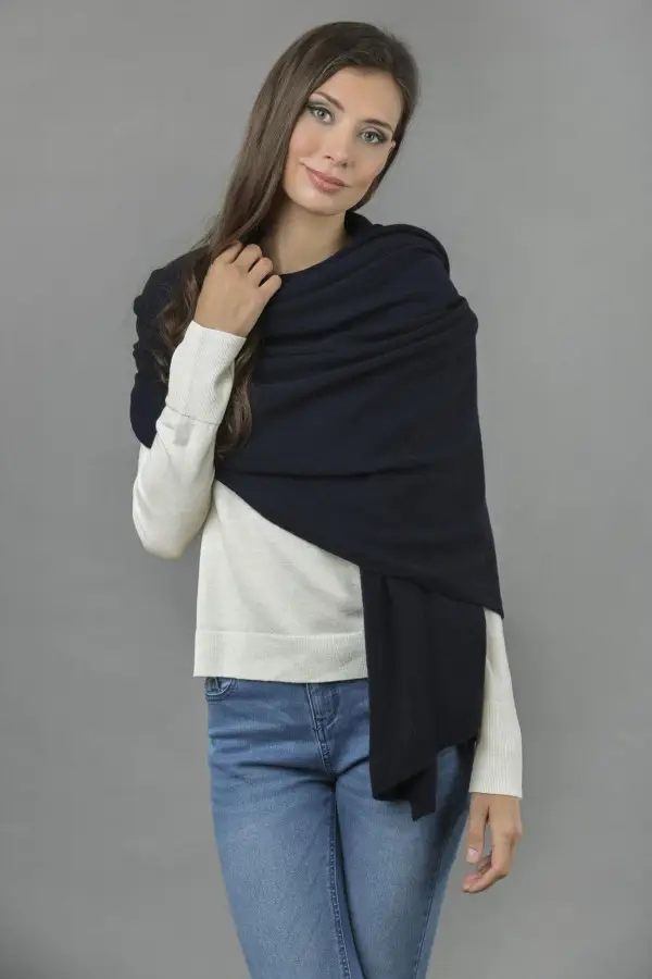 Gestrickter Reiner Kaschmir Schal in navy blau