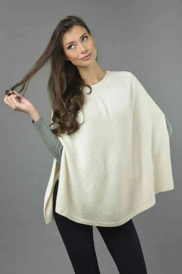 Poncho-cape pur cachemire à maille lisse en crème blanc