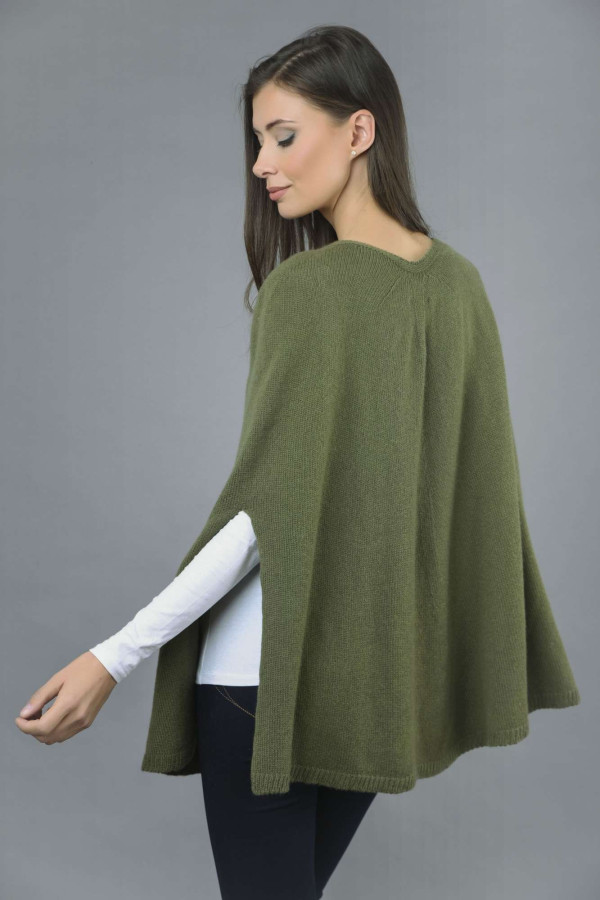 Poncho-cape pur cachemire à maille lisse en loden vert