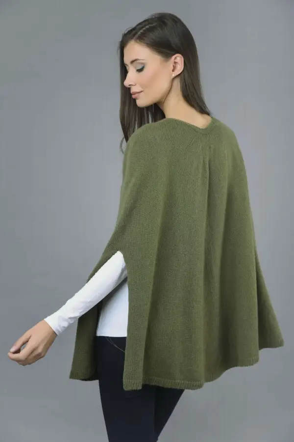 Poncho-cape pur cachemire à maille lisse en loden vert
