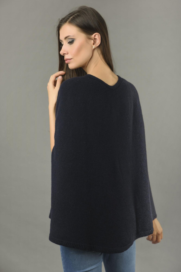 Capa Poncho liso de Cachemira pura de punto en azul marino