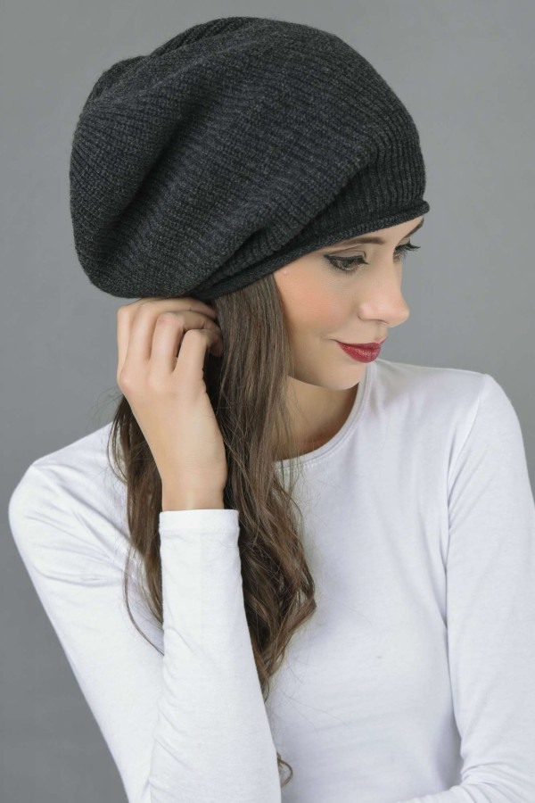 Bonnet long côtelé tricoté en pur cachemire en gris charbon