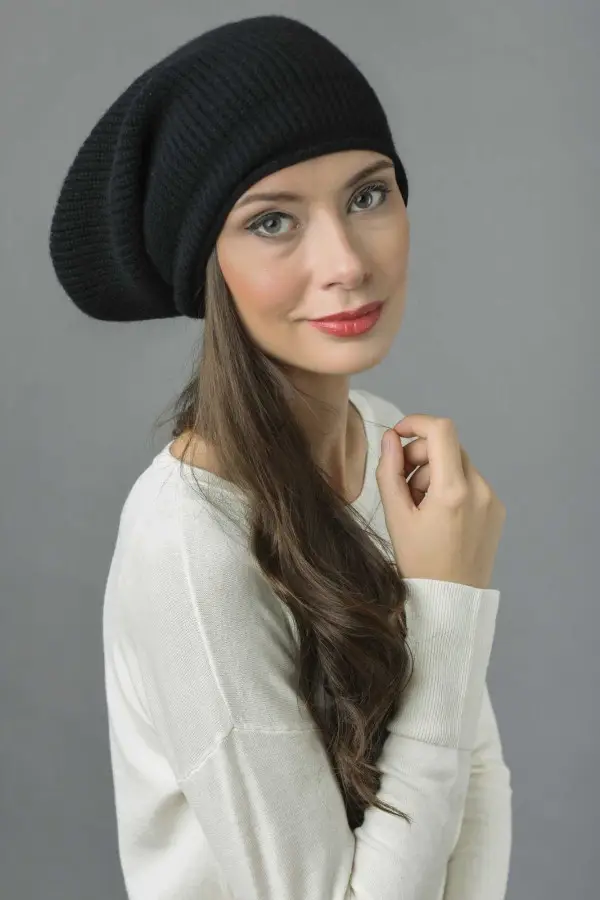 Bonnet long côtelé tricoté en pur cachemire en noir