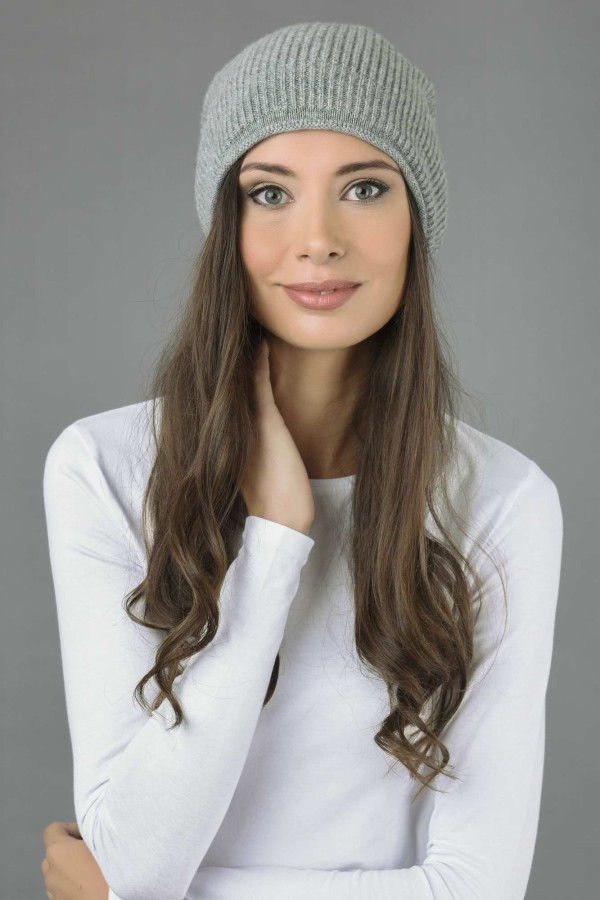 Bonnet long côtelé tricoté en pur cachemire en gris clair