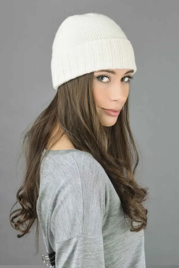 Bonnet tricoté pur cachemire, à maille lisse et côtelée en crème blanc