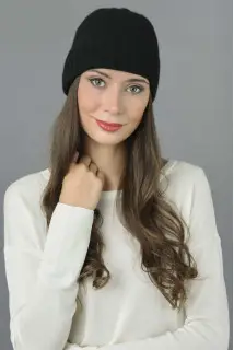Pure Cashmere Plain and Ribbed Knitted Beanie Hat in Black