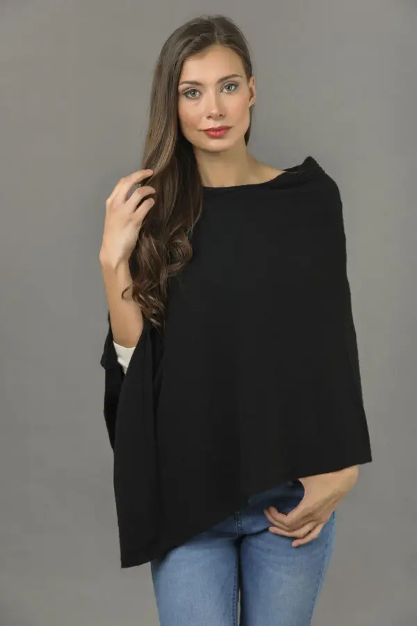 Poncho asymétrique en pur cachemire en noir