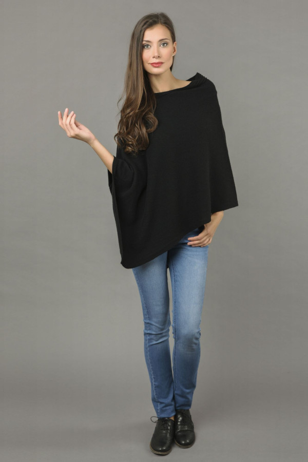 Poncho asimétrico de Cachemira pura de punto en negro