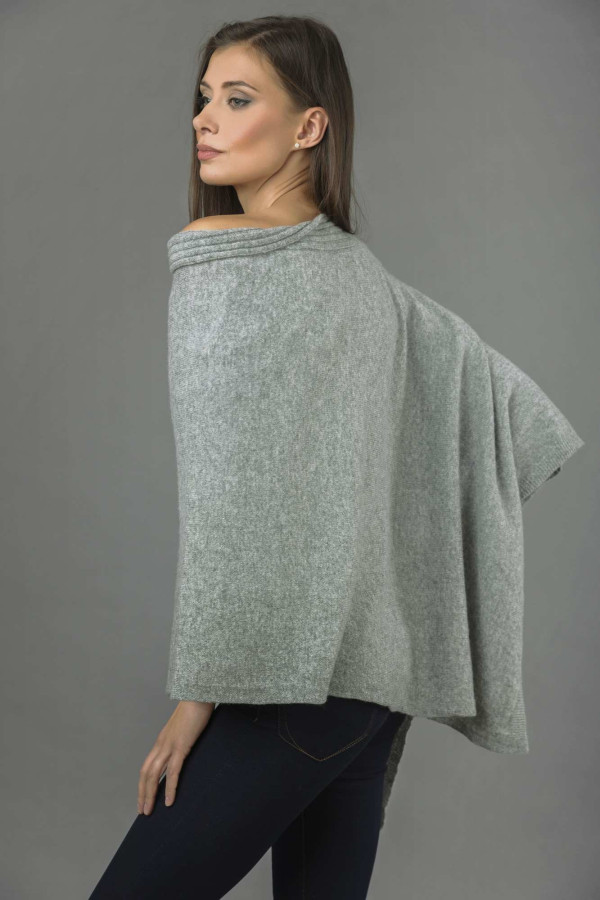 Poncho asimétrico de Cachemira pura de punto en gris claro