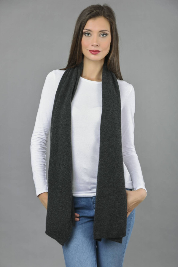 Écharpe pur cachemire à maille lisse en gris charbon