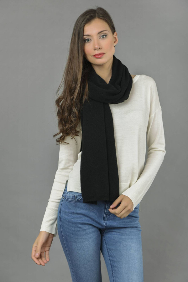 Cashmere scarf in Black plain knit