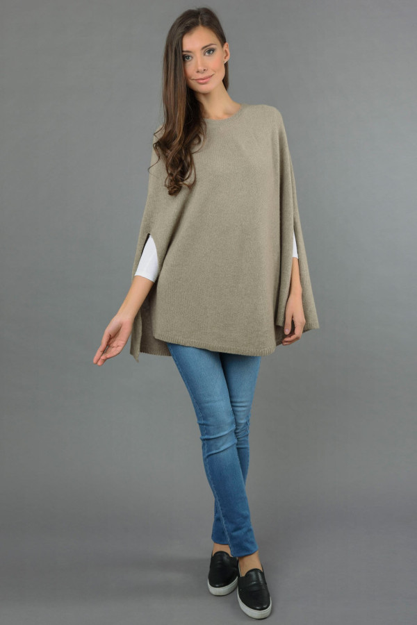 Capa Poncho liso de Cachemira pura de punto en marrón camel