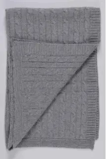 Babydecke aus reinem Kaschmir mit Kabelstrick in hellgrau