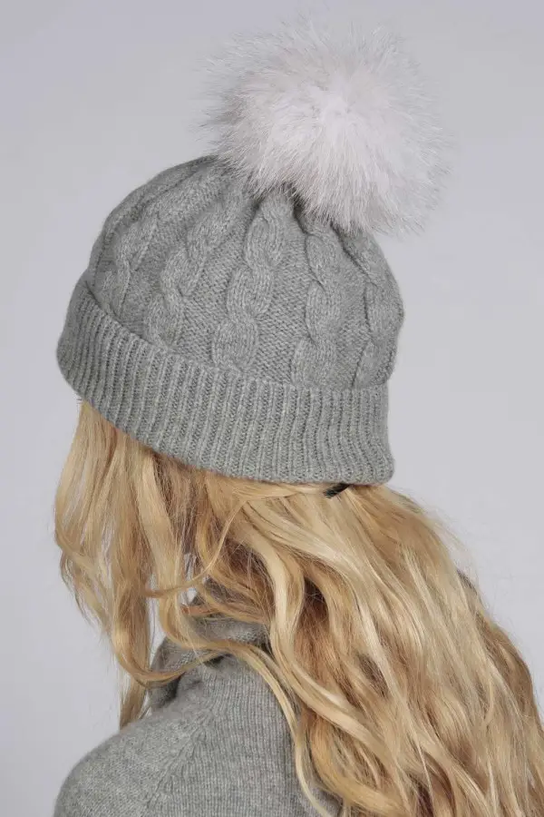 Reine Kaschmir Pelz Bommel Zopfstrick Beanie Mütze in hellgrau