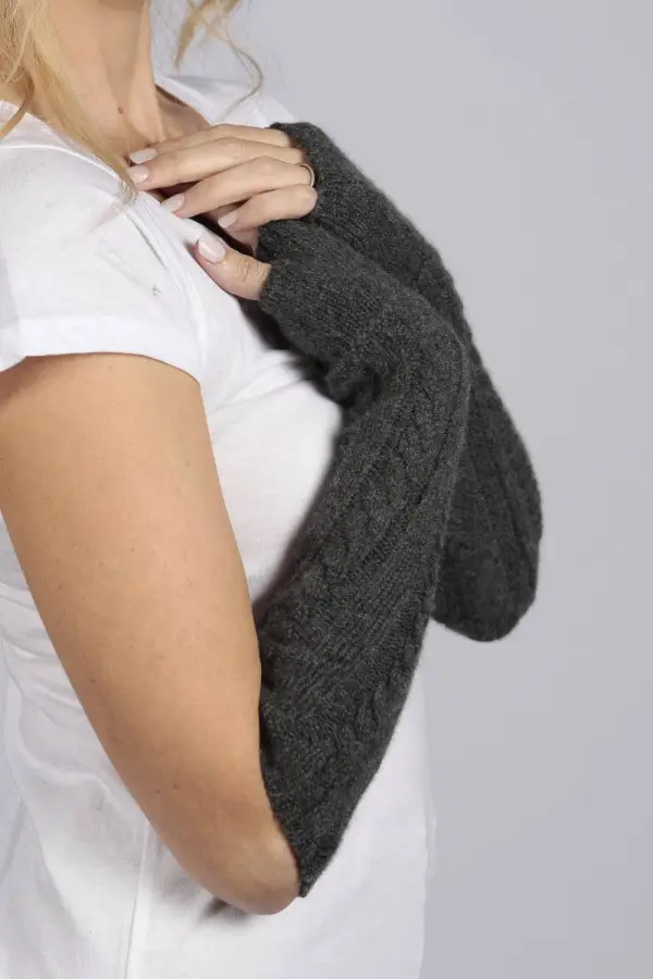 Reine Kaschmir Zopfstrick Pulswärmer Handschuhe in anthrazitgrau