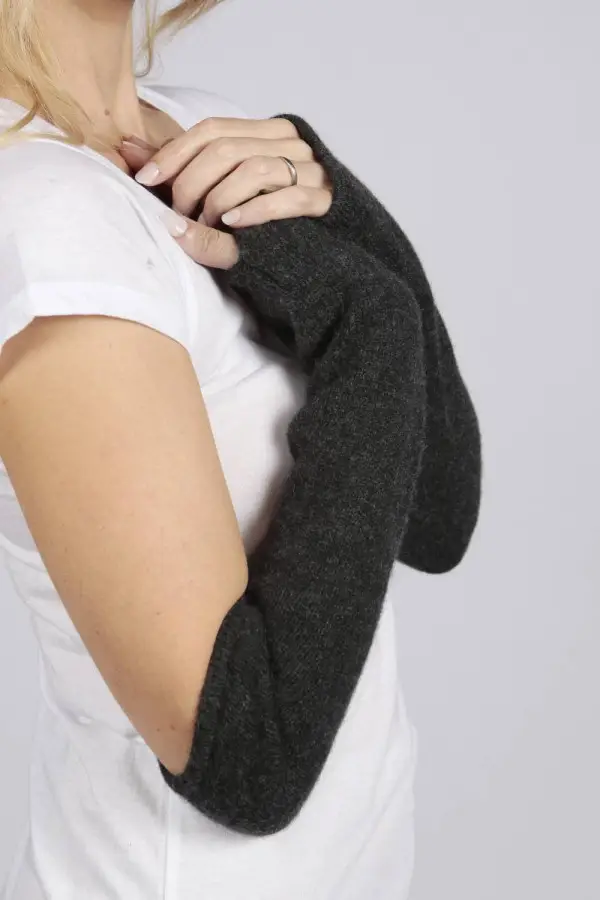 Longs gants / chauffe-poignet sans doigts pur cachemire en gris charbon