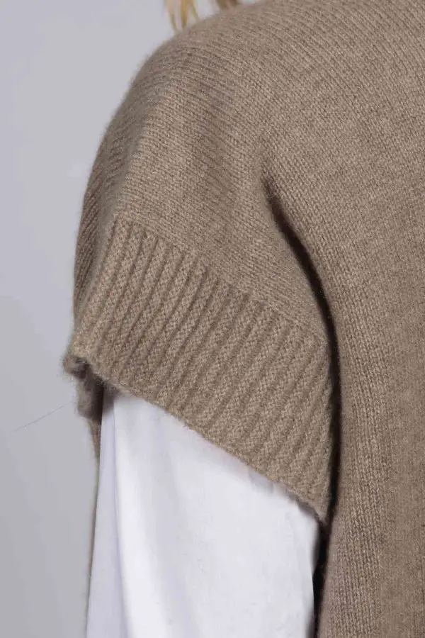 Chandail sans manches pour femmes pur cachemire en chameau brun