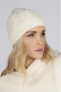 Bonnet en tricot torsadé et côtelé pur cachemire en crème blanc