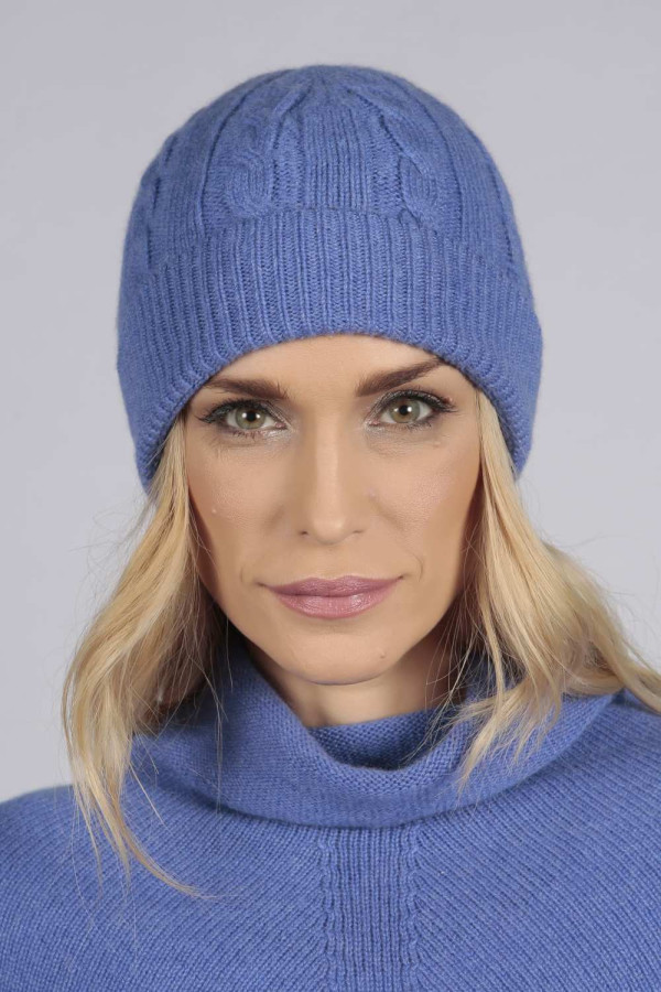 Bonnet en tricot torsadé et côtelé pur cachemire en bleu pervenche