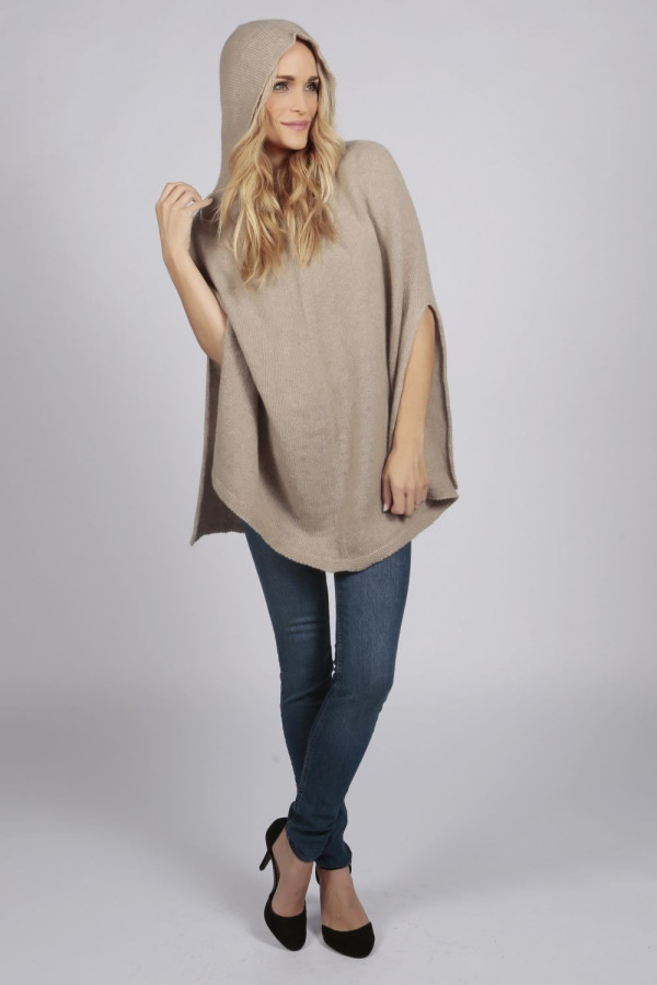 Poncho-cape pur cachemire à capuche en chameau brun