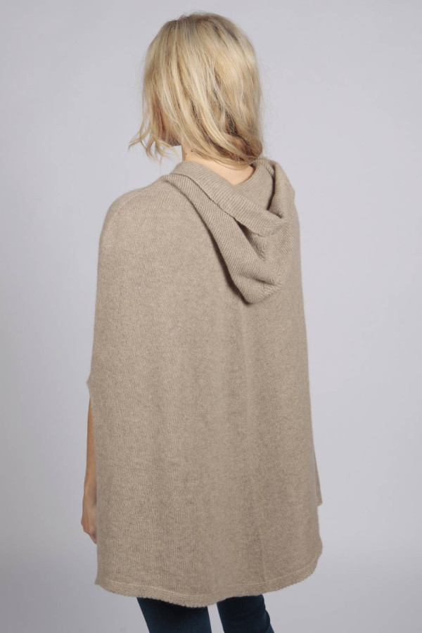 Poncho-cape pur cachemire à capuche en chameau brun