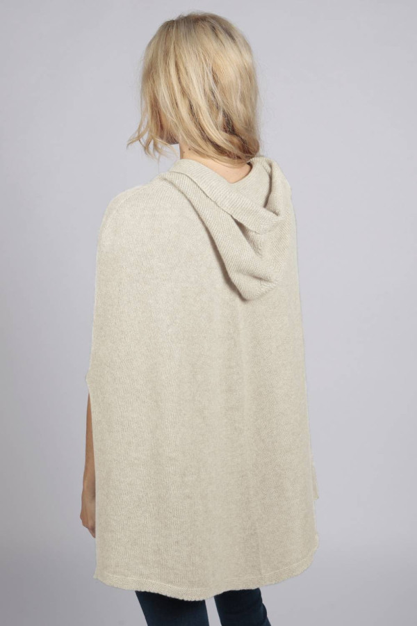 Poncho-cape pur cachemire à capuche en crème blanc
