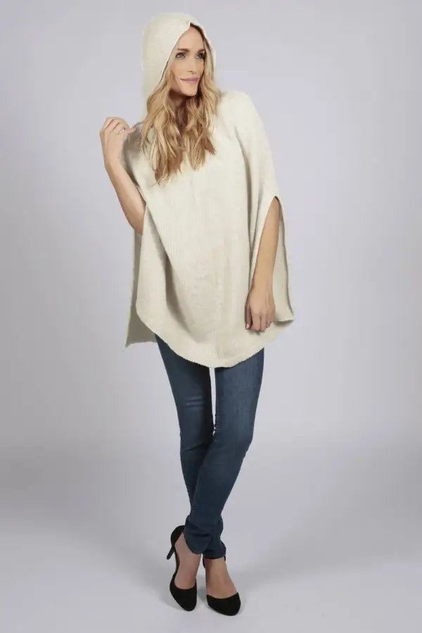 Mantella poncho con cappuccio Bianco panna