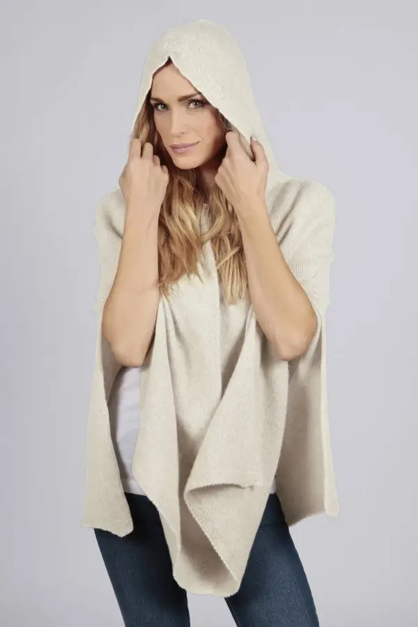 Mantella poncho con cappuccio Bianco panna