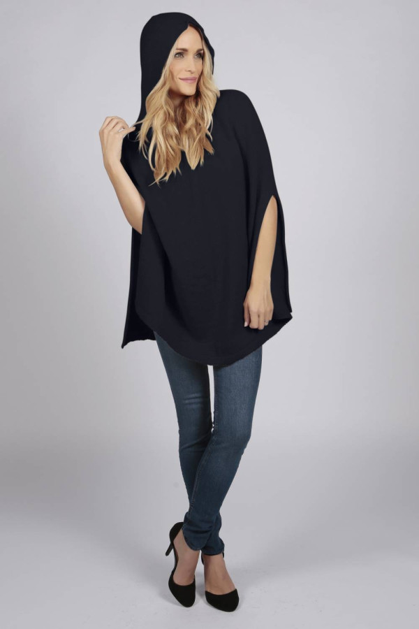 Poncho-cape pur cachemire à capuche en bleu marine