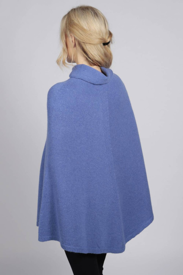 Poncho cape à col roulé 100% cachemire en bleu pervenche