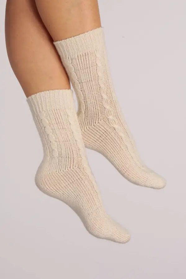 Kaschmir-Bettsocken mit Zopfmuster cremeweiß