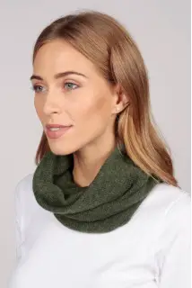 Cashmere snood in army green
