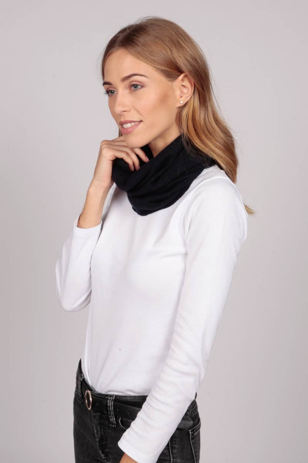 Cashmere snood in navy blue