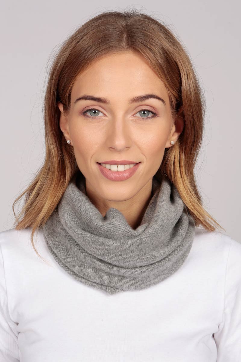 How To Wear A Cashmere Snood –
