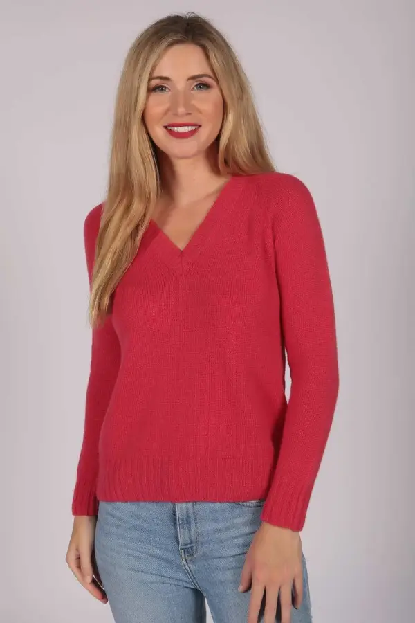 Kaschmirpullover mit V-Ausschnitt korallenrot