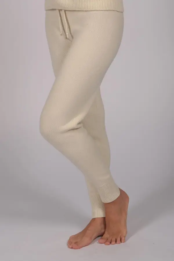 https://static.italyincashmere.com/5153-home_default/womens-pure-cashmere-joggers-pants-cream-white.webp