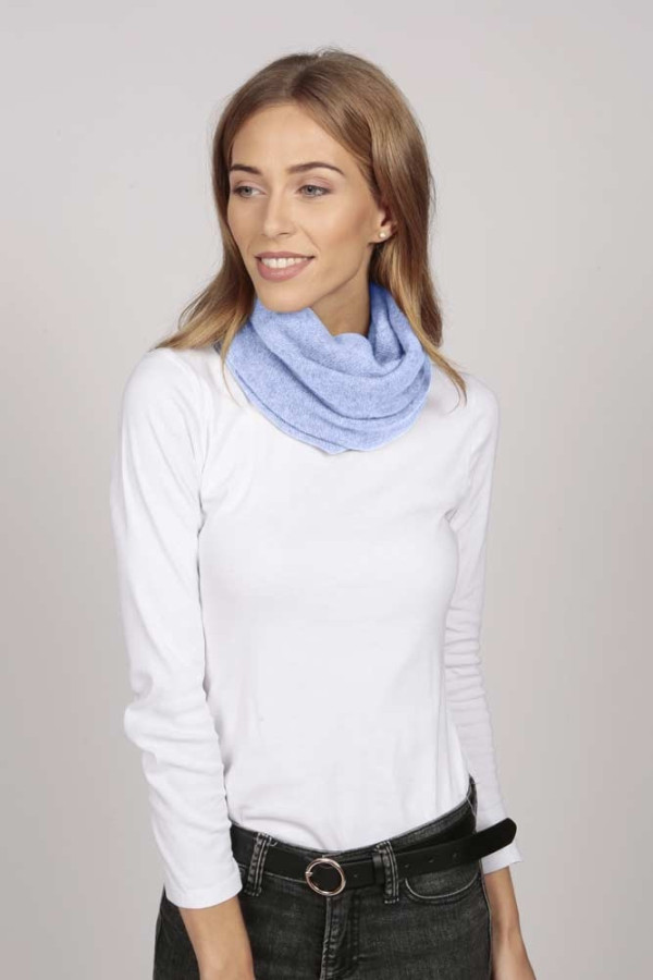 Cashmere snood in light blue
