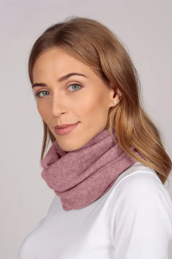 Cashmere snood in rosa antiguo