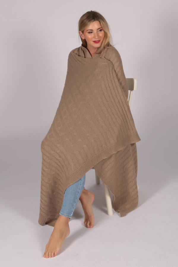 Luxuriöser Zopfmuster-Überwurf aus reinem Kaschmir