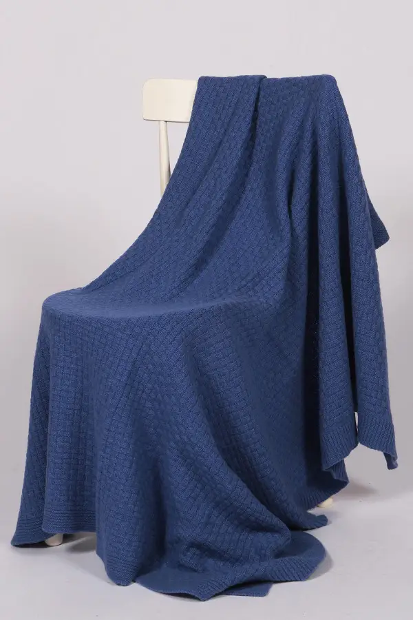 Decke aus 100 % Kaschmir mit Korbmotiv