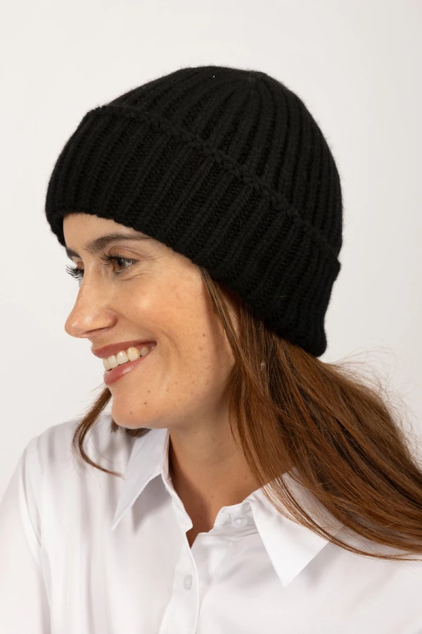 Chunky Cashmere Hat in black