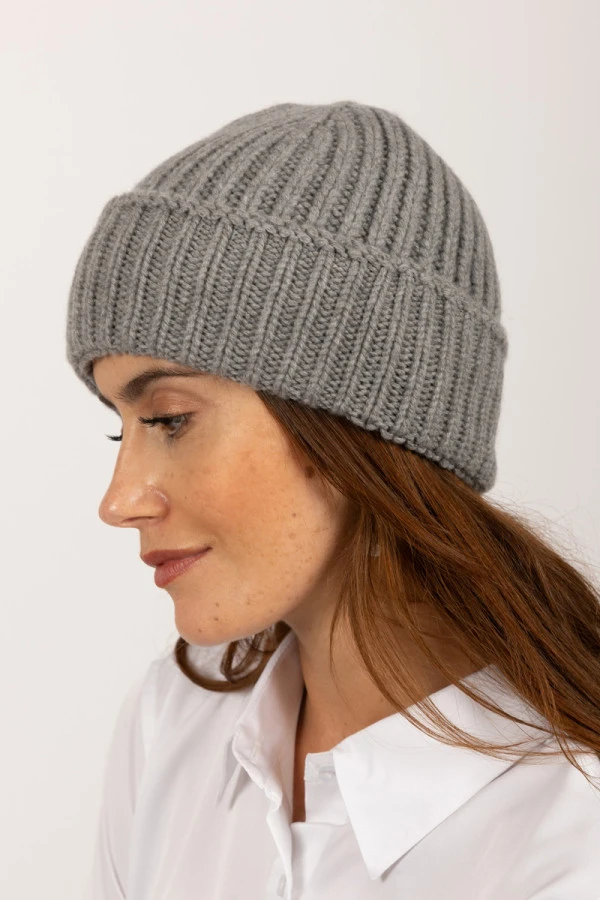 Bonnet en cachemire épais de gris clair