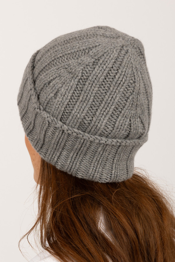 Bonnet en cachemire côtelé épais en gris clair