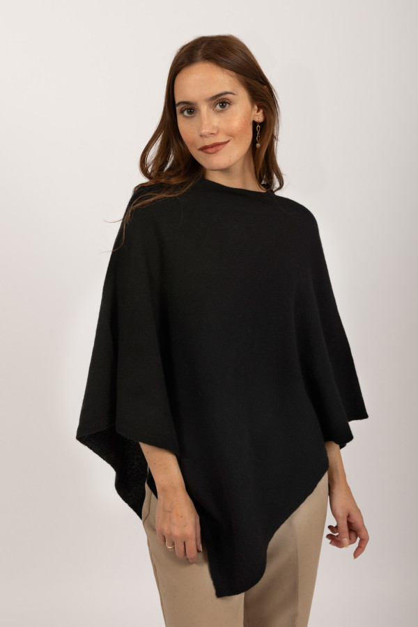 Poncho de Cachemira con Cuello en V en negro