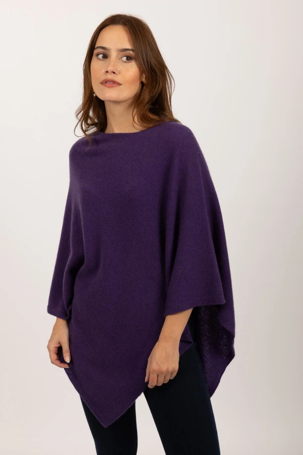 Poncho in Cashmere a Forma di V con Scollo a Barca Viola