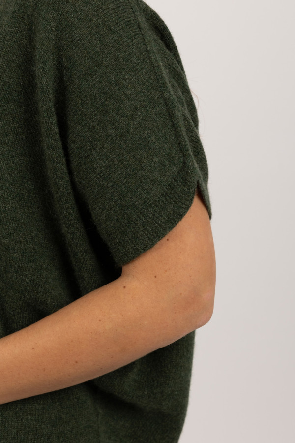 Jersey de manga corta de Cachemira pura en verde militar