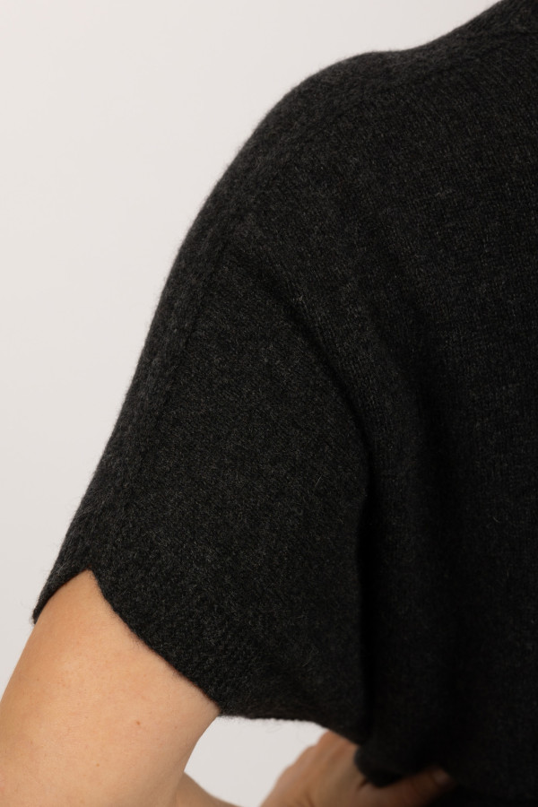Reiner Kaschmir-Pullover mit kurzen Ärmeln in anthrazitgrau