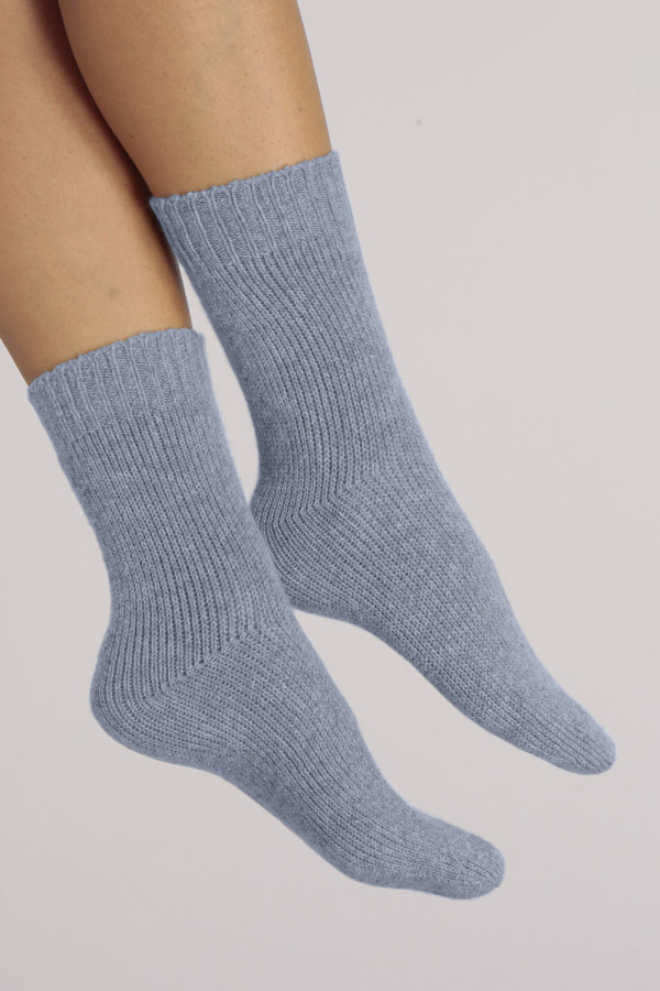 Calcetines de cachemira de punto liso azul claro